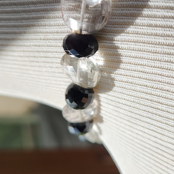 Black and White Necklace - Picture 3 of 5